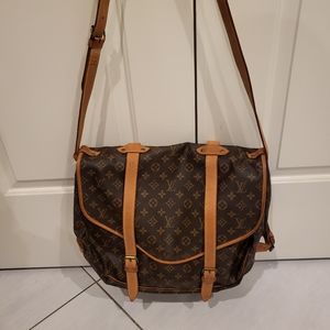 Louis vuitton saumur 43